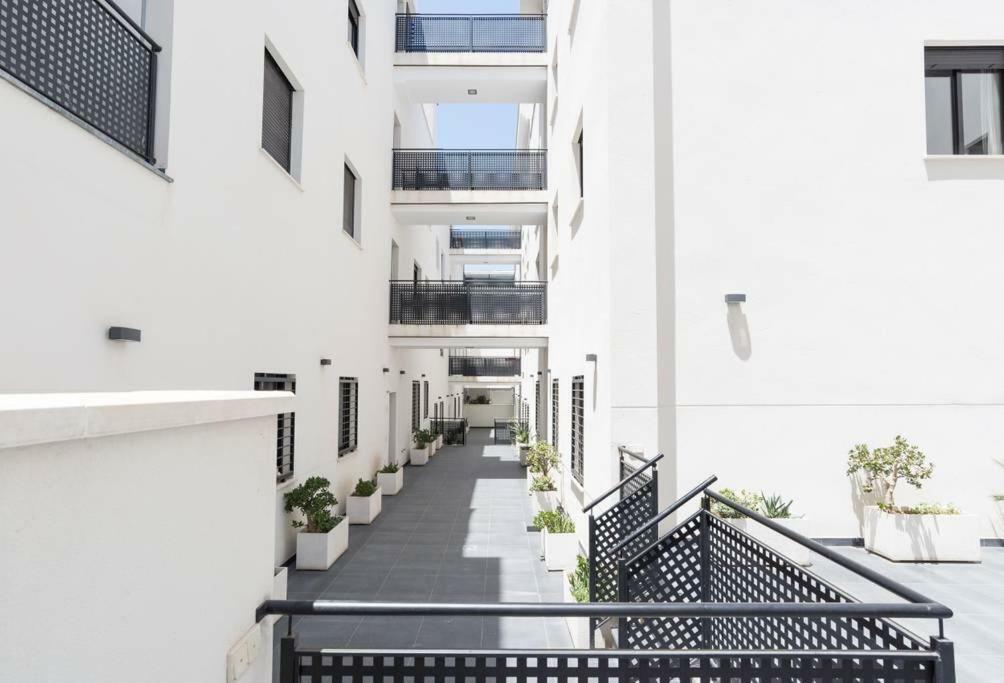 -Malagasunapts- Rooftop Pool & Free Parking Exterior photo